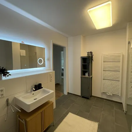 Helles 3-zimmer Fuer Bis Zu 6 Personen Apartment *