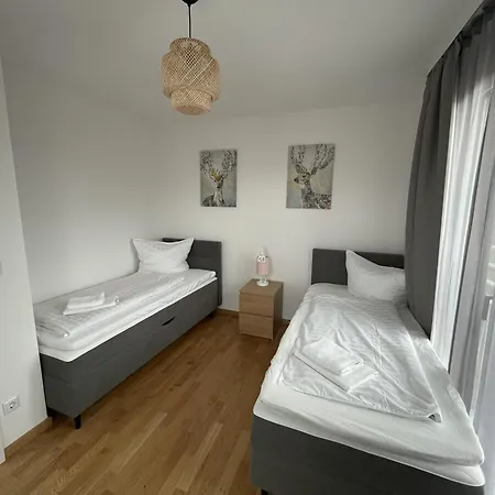 Helles 3-zimmer Fuer Bis Zu 6 Personen * Dresden