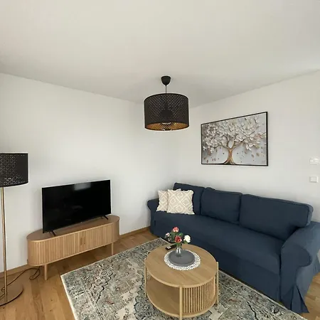 Apartment Helles 3-zimmer Fuer Bis Zu 6 Personen *
