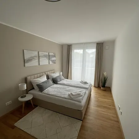 Helles 3-zimmer Fuer Bis Zu 6 Personen Apartment Dresden