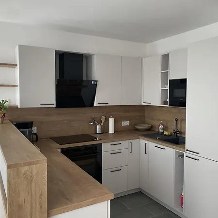 Helles 3-zimmer Fuer Bis Zu 6 Personen Apartment