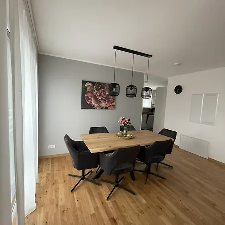 Helles 3-zimmer Fuer Bis Zu 6 Personen Apartment